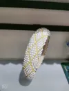 The pearl hairband, a popular 2022 new headband, is a super fairy-like girl's hair accessory with a simple and elegant style and a retro hairpin Specification image